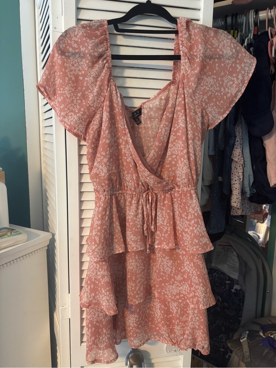 Francesca's Collections Dresses & Skirts - Francesca's Collections Dusty Rose Floral Tiered Wrap Dress